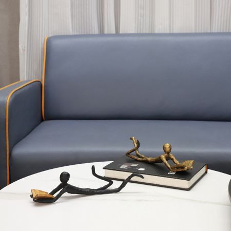 Minimalism Cast Iron Reading Person Table Décor Black/Gold