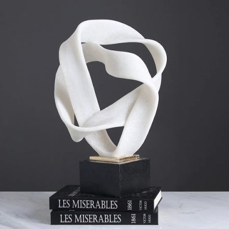 Abstract Resin Ring Table Décor