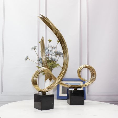 Gold Curl Sculpture Table Décor